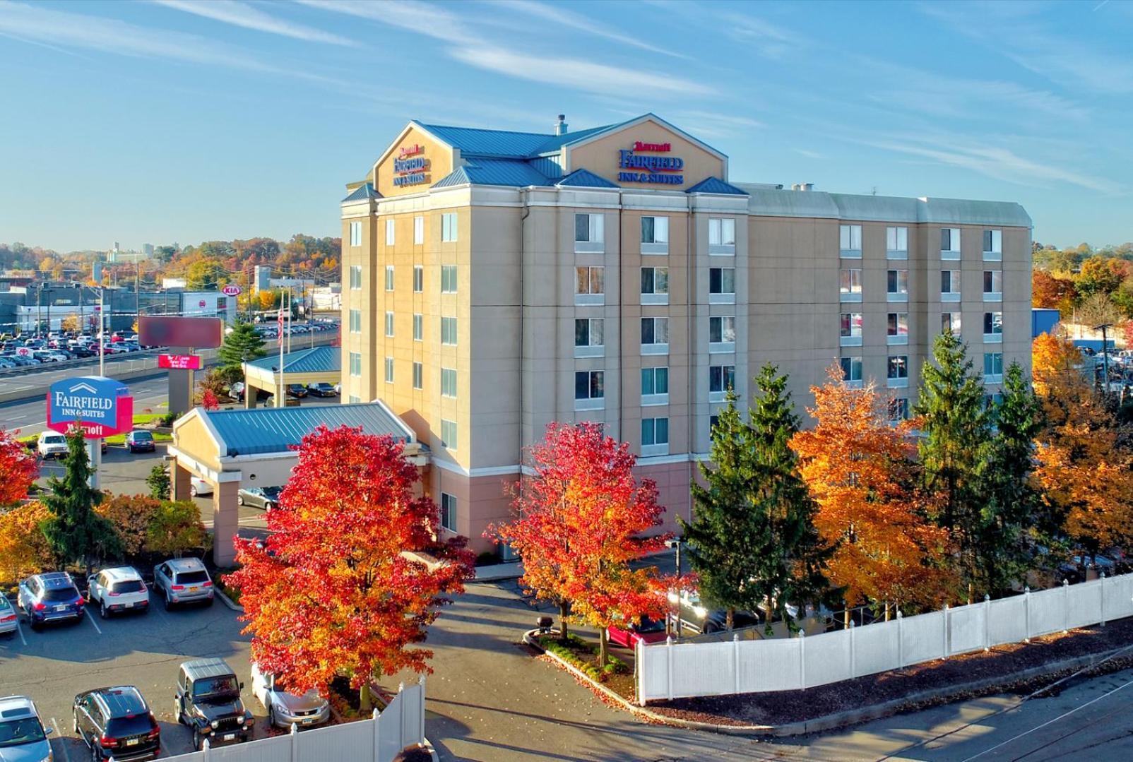 Fairfield Inn & Suites Woodbridge Авенел Экстерьер фото