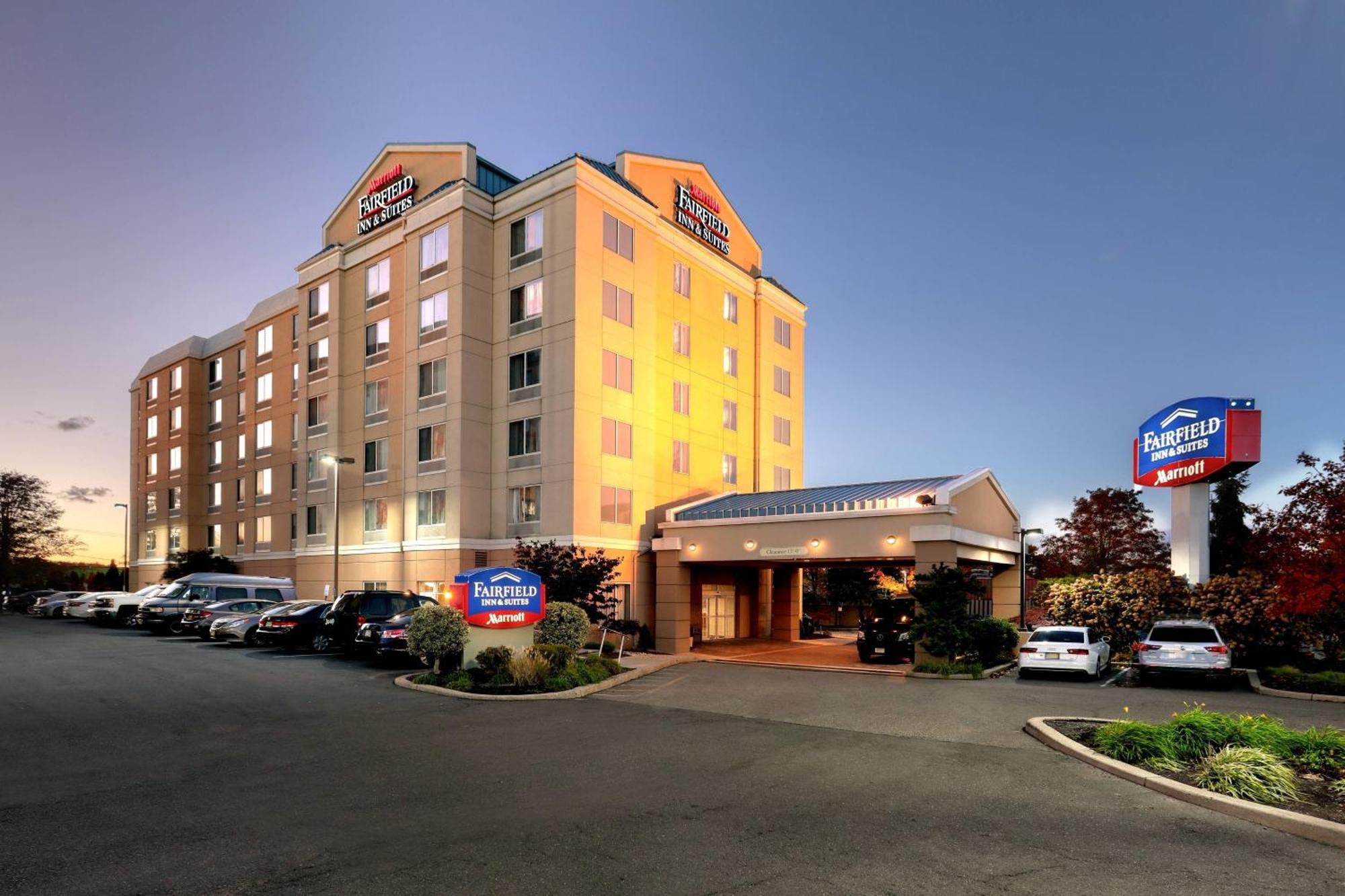 Fairfield Inn & Suites Woodbridge Авенел Экстерьер фото