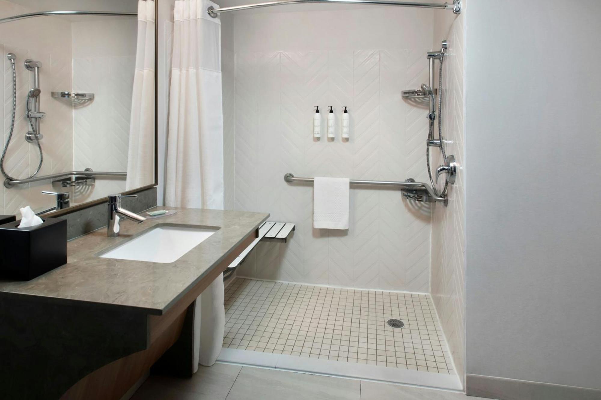 Fairfield Inn & Suites Woodbridge Авенел Экстерьер фото