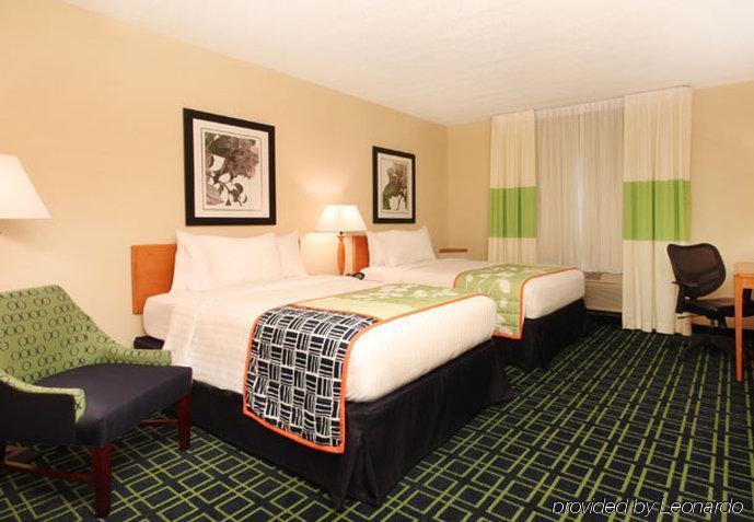 Fairfield Inn & Suites Woodbridge Авенел Экстерьер фото