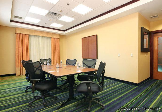 Fairfield Inn & Suites Woodbridge Авенел Экстерьер фото