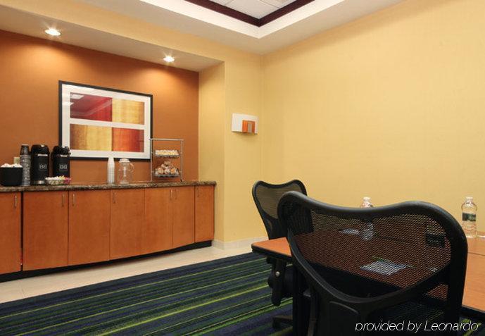 Fairfield Inn & Suites Woodbridge Авенел Бизнес фото